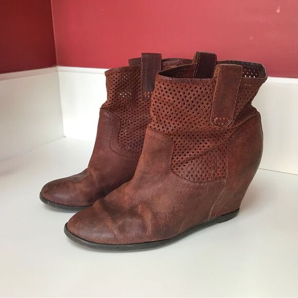 LUCKY Brand Keno Perforated Dark Camel Suede Leather Wedge Bootie (7) - Picture 4 of 11